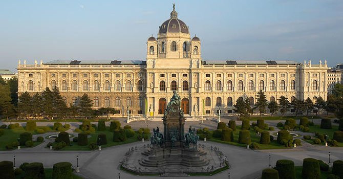 kunsthistorisches museum vienna and imperial treasury of vienna in vienna 186004 - Вена
